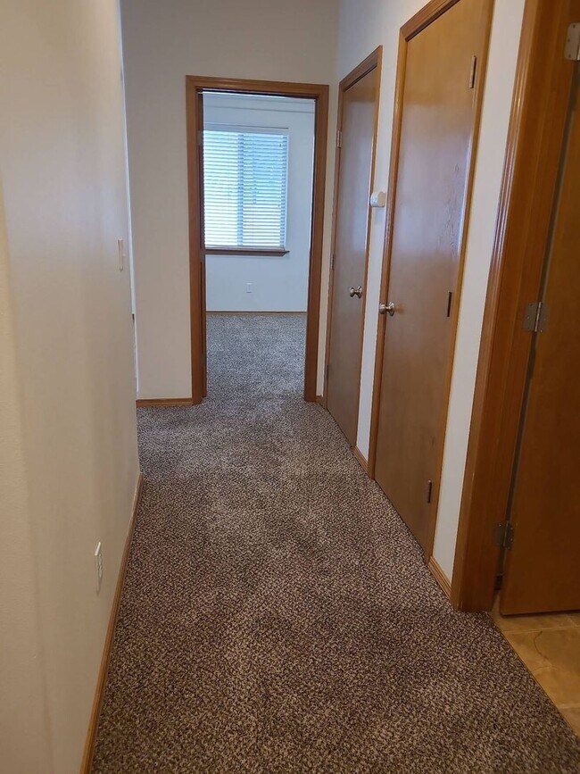 Building Photo - Cove West Neighborhood- Private Beach, Par...