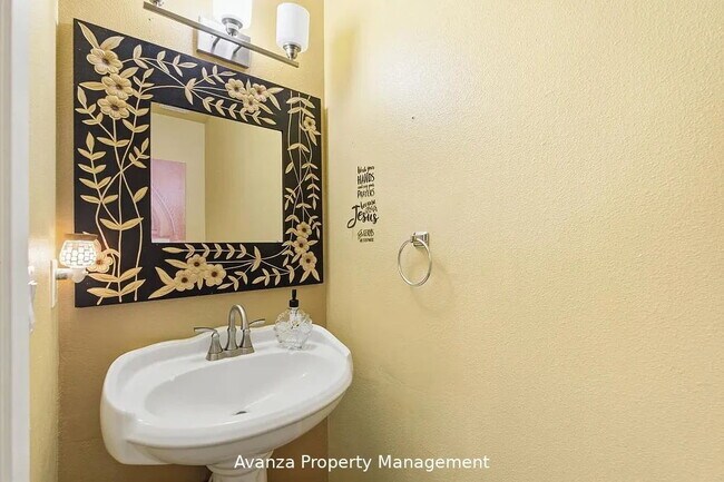 Building Photo - Home for Rent 8735 N. Cedar Ave Unit 151, Fresno, CA 93720 3 Bedroom/2.5 Bath Condo in Fresno (Sh...