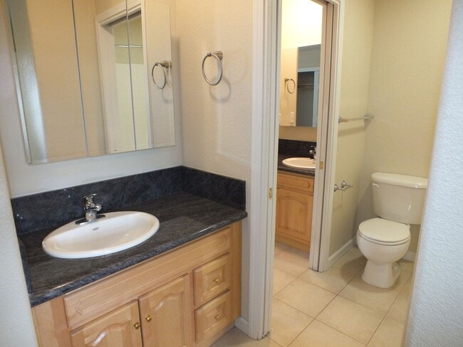Building Photo - Cameron Park 2/1.5 townhouse style apt