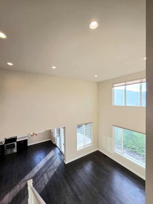 Building Photo - Large 3 bedroom, 3 bath newer build in sought after East Wenatchee neighborhood!