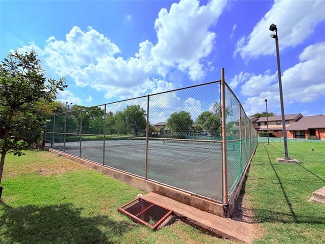 Building Photo - 9611 Blue Creek Ln