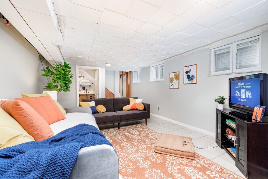 Building Photo - 5336 Northrup Ave