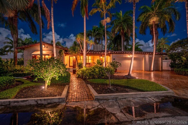 Building Photo - 627 Solar Isle Dr