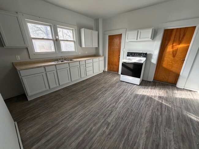 Building Photo - 716-B Robinson-