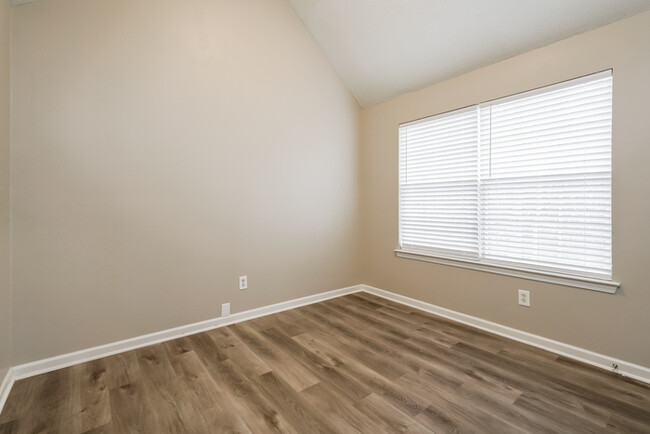 Building Photo - 2802 Knoll View Pl