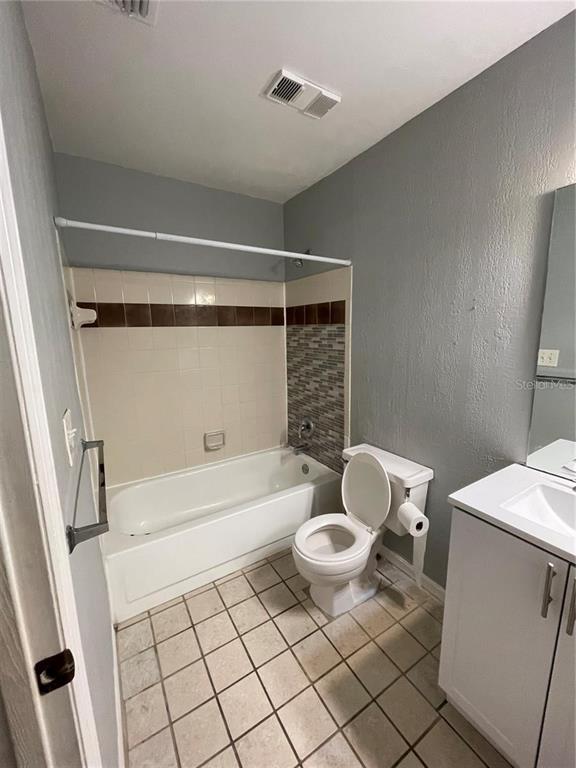 Building Photo - 6064 Westgate Dr