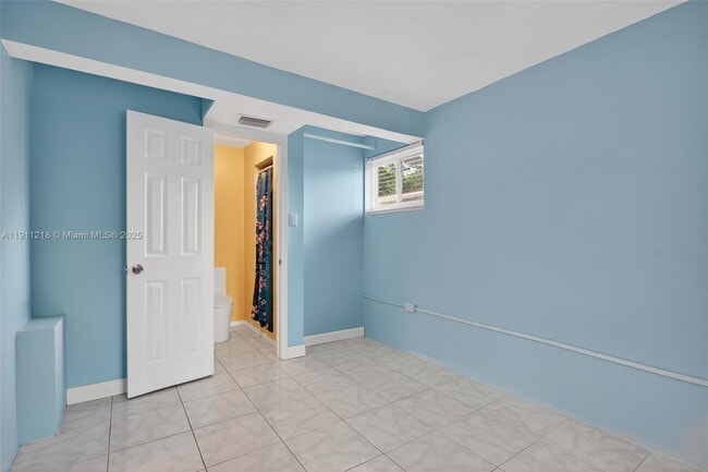 Building Photo - 4820 NE 1st Terrace