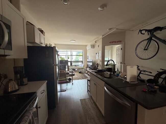 Interior Photo - 2577 Downer