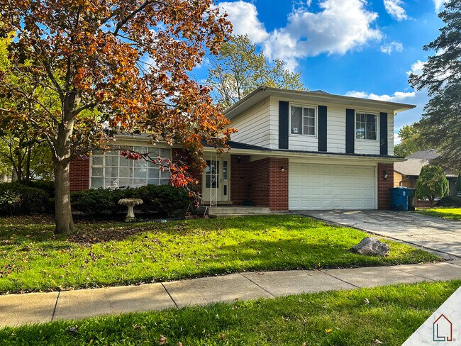 Primary Photo - 22449 Lakeshore Dr