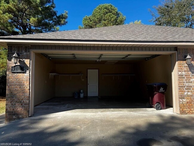 Building Photo - 9127 Fresno Cir