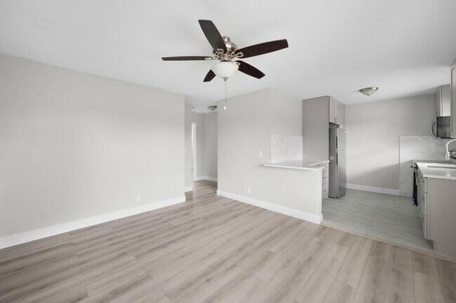 Building Photo - 233 7th Ct