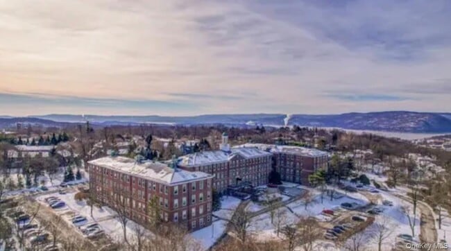 Building Photo - 3311 Villa at the Woods