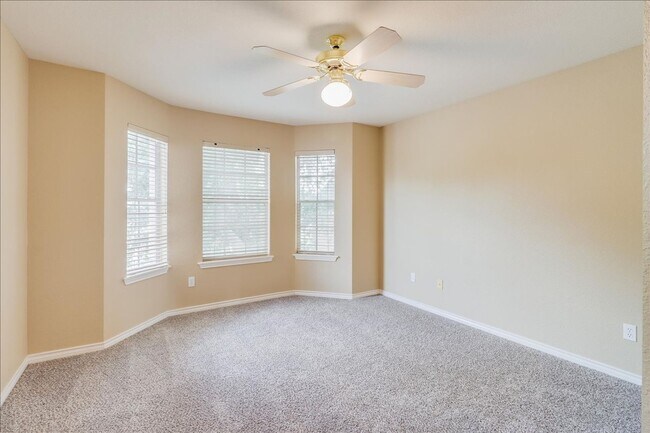 Building Photo - 7426 Lake Travis Dr