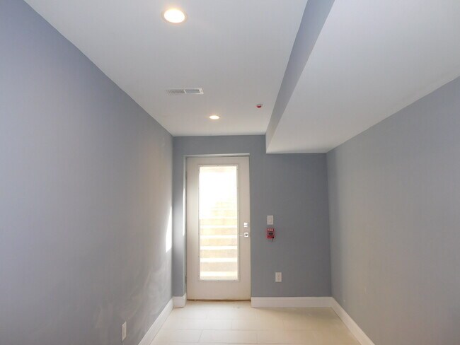 Building Photo - 751 S 17th St