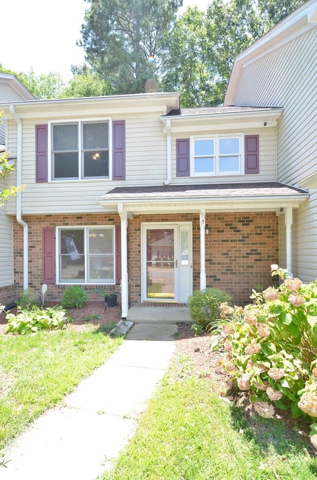 Building Photo - Coming Soon! 2BR 2.5 BA Townhome in Yorktown!