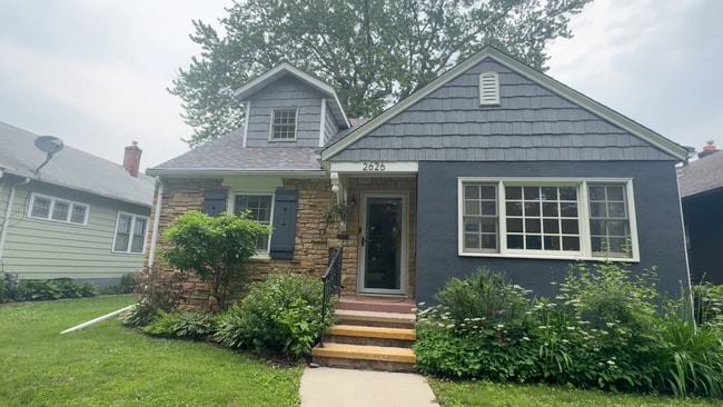 Building Photo - 2626 N Vincent Ave