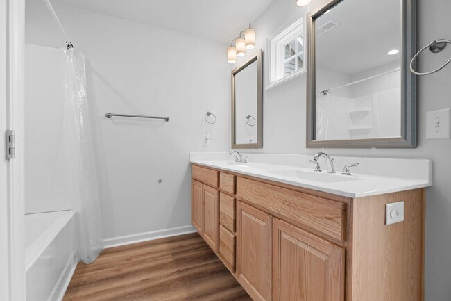 Building Photo - Charming 3 bedroom 2.5 bath Townhome in Wake Forest