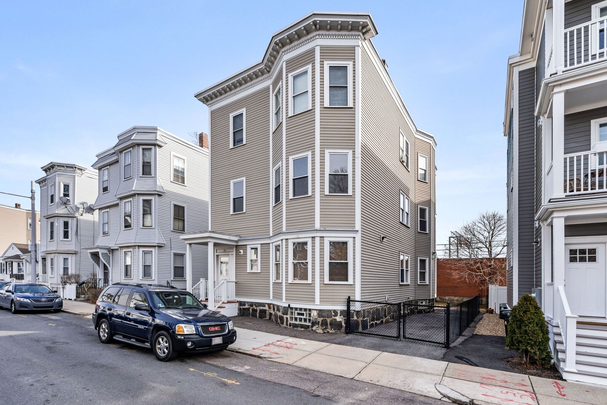 Building Photo - 93 Sydney St