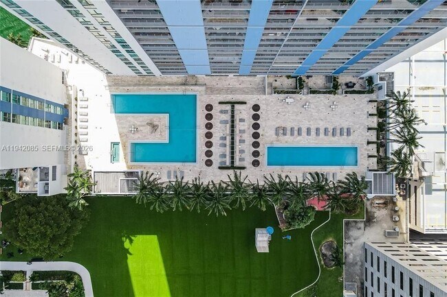 Building Photo - 325 S Biscayne Blvd