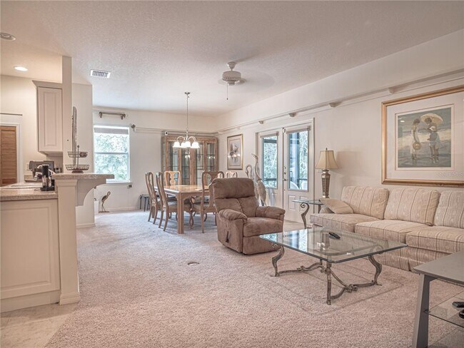 Building Photo - 920 E Lake Dr