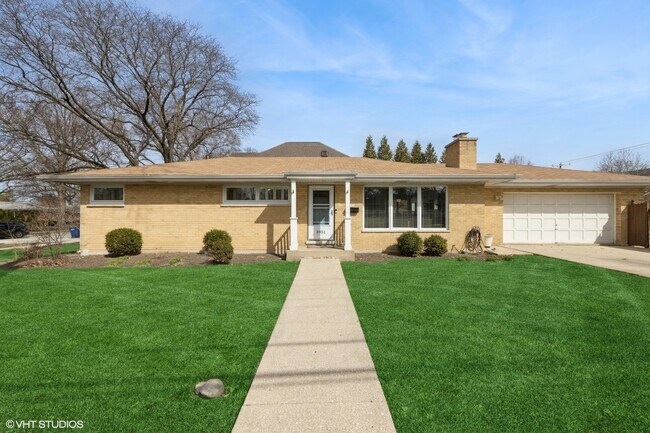 Primary Photo - 3951 Forest Ave