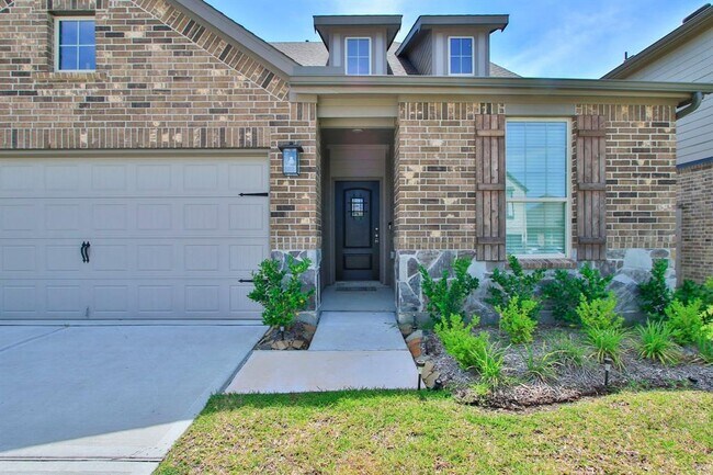 Building Photo - 15818 Dove Holw Dr