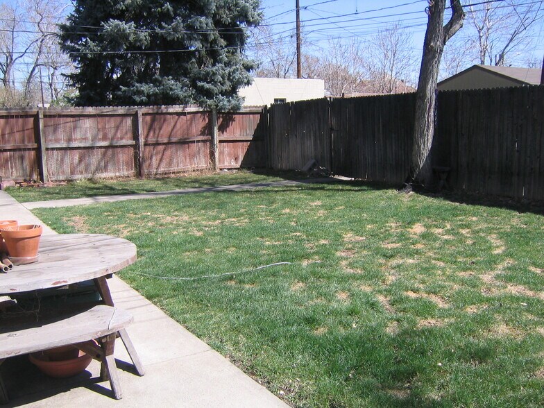 Building Photo - 516 S Sherman St