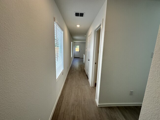 Building Photo - 833 Sandhill Crane Ln
