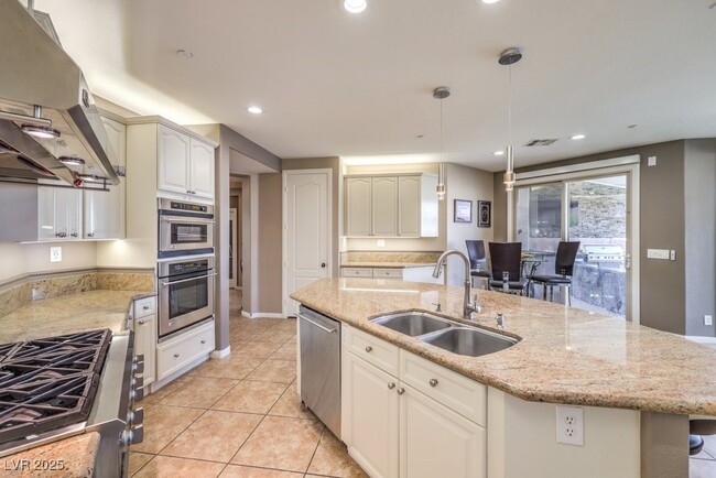 Building Photo - 1244 Vietti St