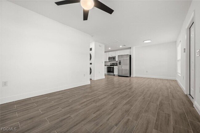 Building Photo - 915 Graystone Ave