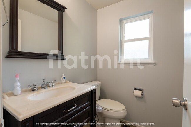 Building Photo - 7037 NE 137th St
