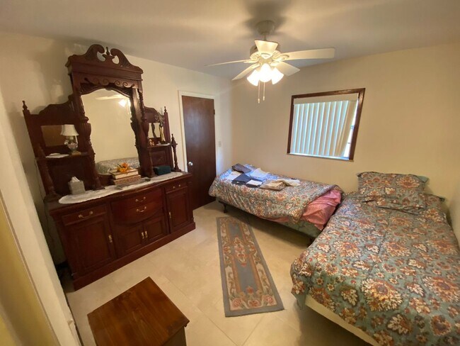 Building Photo - Family and pet friendly ANNUAL LEASE just ...