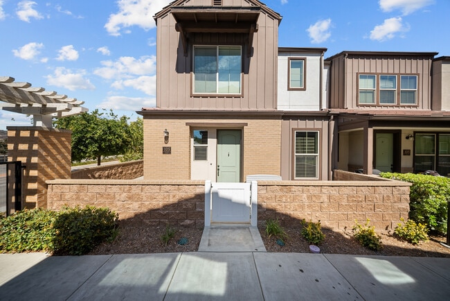 Building Photo - 105 Red Brick Dr