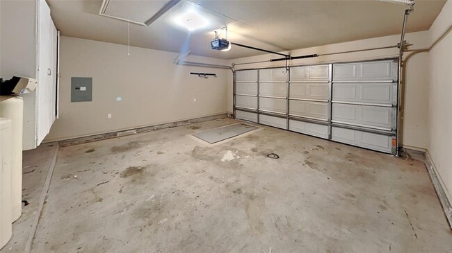 Building Photo - 16208 Romeo Dr