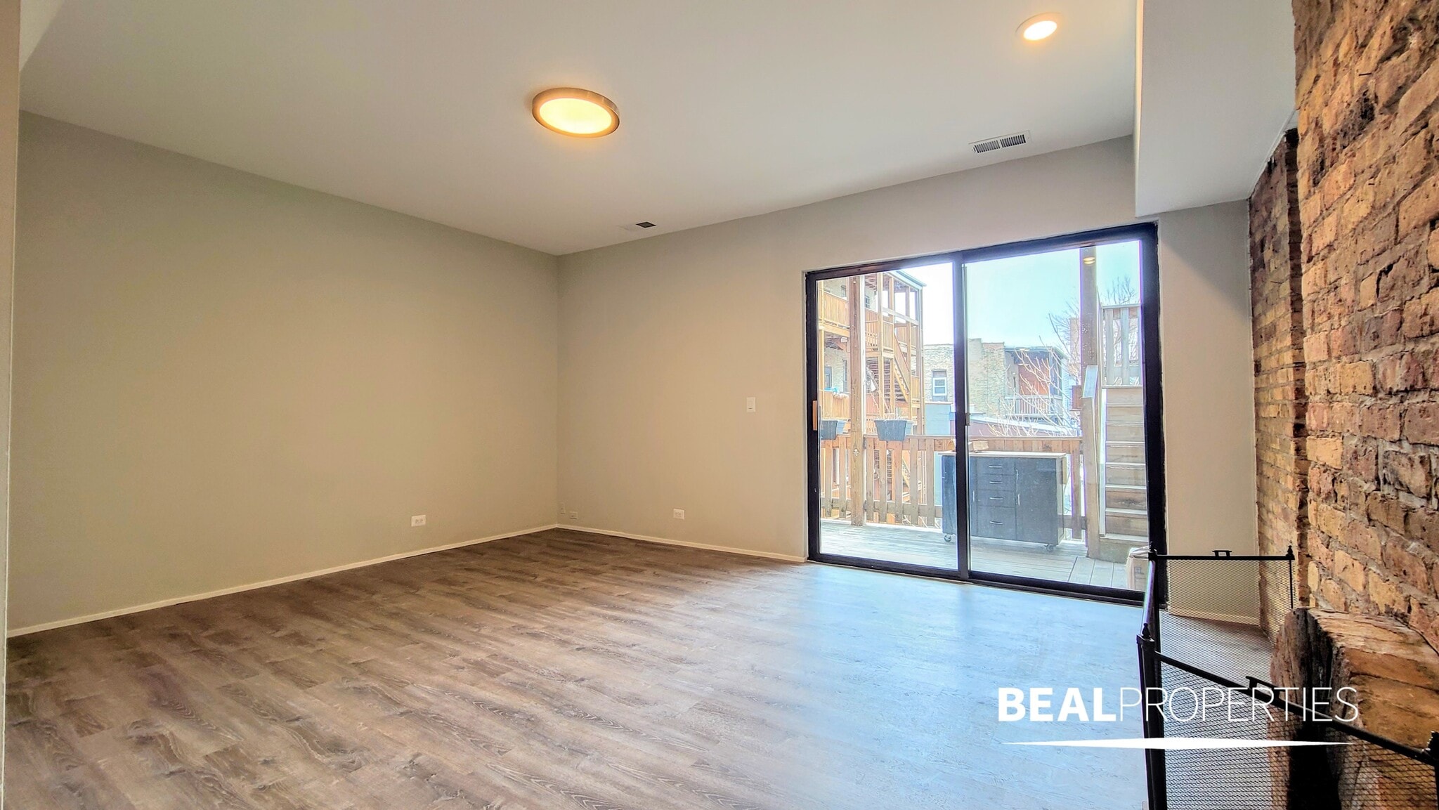 Building Photo - 604 W Surf St