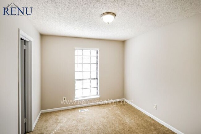 Building Photo - AVAILABLE NOW!!