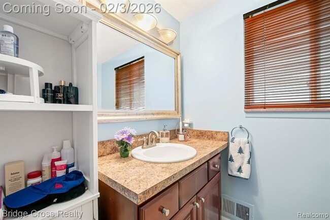 Building Photo - 4811 Mansfield Ave