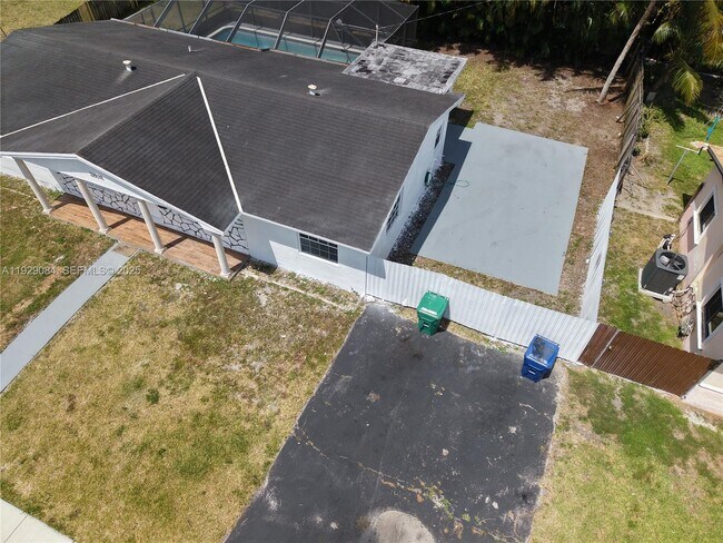 Building Photo - 20570 NW 1st Ct