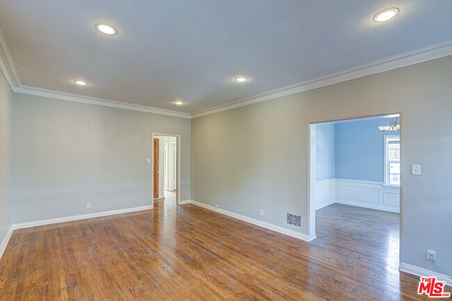 Building Photo - 127 N Harper Ave
