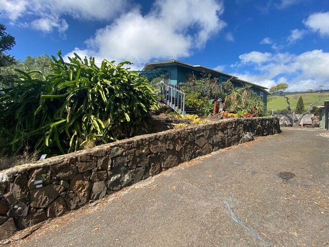 Building Photo - Charming Vintage 3-Bedroom, 1-Bath Home in Waimea