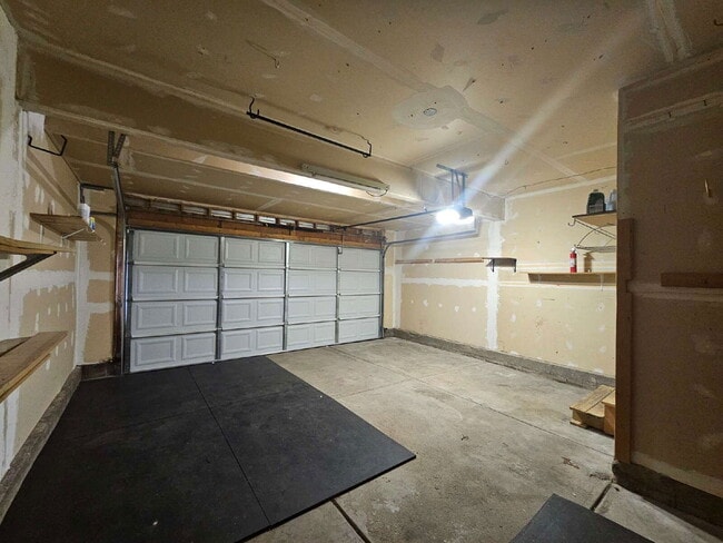 Building Photo - 150 N Carlton St