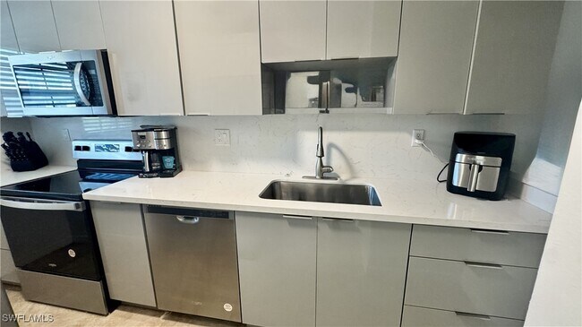 Building Photo - 5339 Treetops Dr