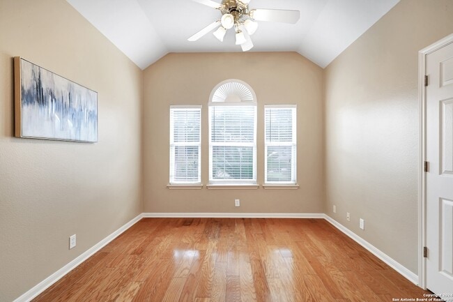 Building Photo - 5 Willow Heights Dr