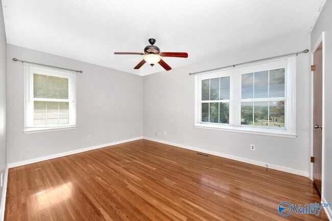 Building Photo - 8002 Greenwillow Ct SE