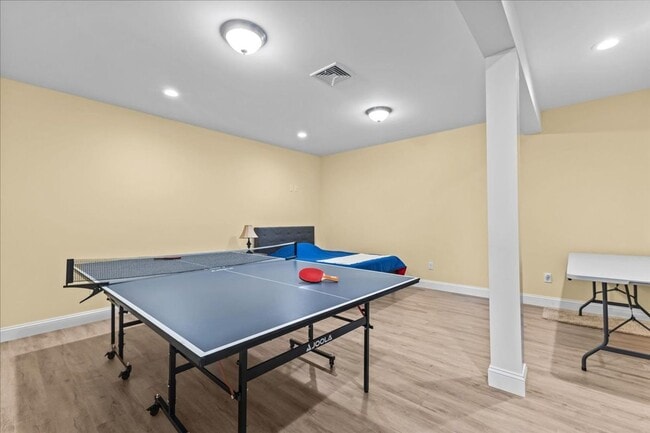 Building Photo - Contemporary with Gorgeous Views in Hinesb...