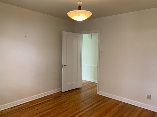 Building Photo - Amazing 2BD/2BA Chautauqua Home!