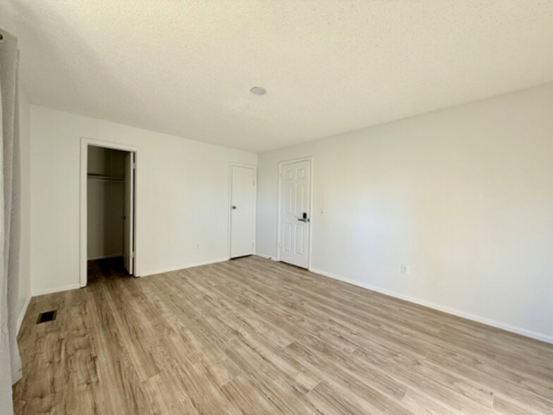 Building Photo - 2708 W 98th Dr