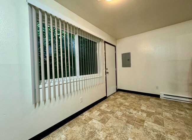 Building Photo - Reed Neighborhood Gem~ Great Natural Light~ Fenced Front Patio~ Onsite Laundry~ Off Street parkin...
