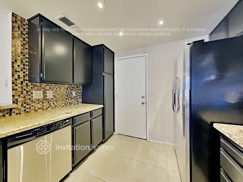 Building Photo - 122 Elegante Way