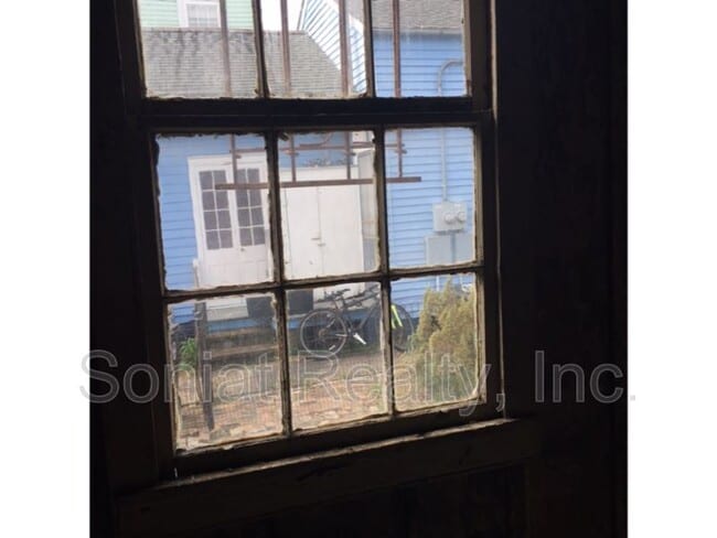 Building Photo - 1023 Clouet St